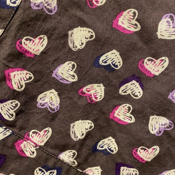 Heart print Zoe +chloe scrub top. Size Medium - Picture 3 of 4